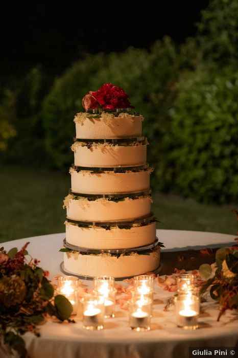 12 torte nuziali bellissime e perfette per i matrimoni in primavera/estate 2023 - 7