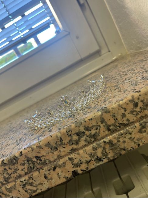 Acconciatura con tiara 1