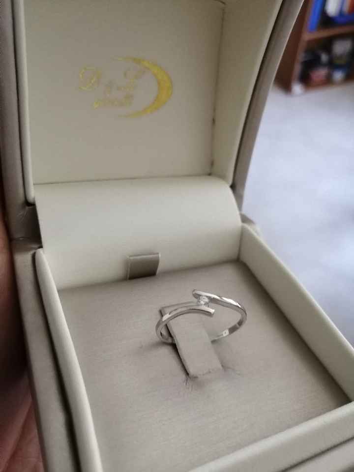 E ora mostraci una foto del tuo anello di fidanzamento! - 1