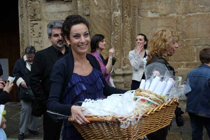 Damigella con coccarde