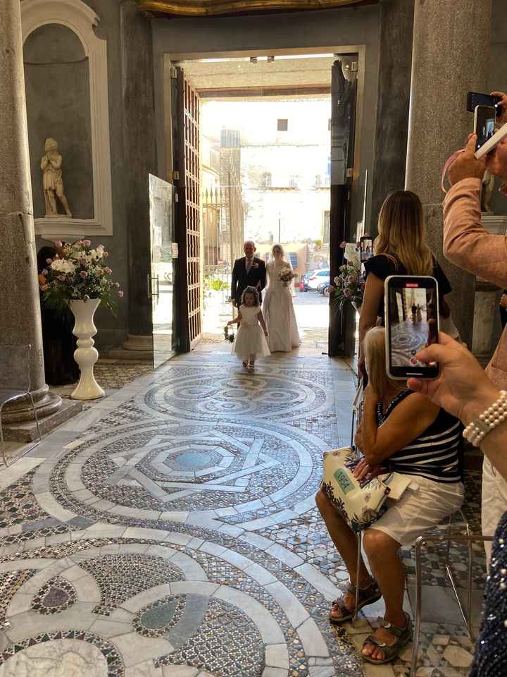 Spose! Voglio le vostre foto mentre andate all'altare!😃 - 1