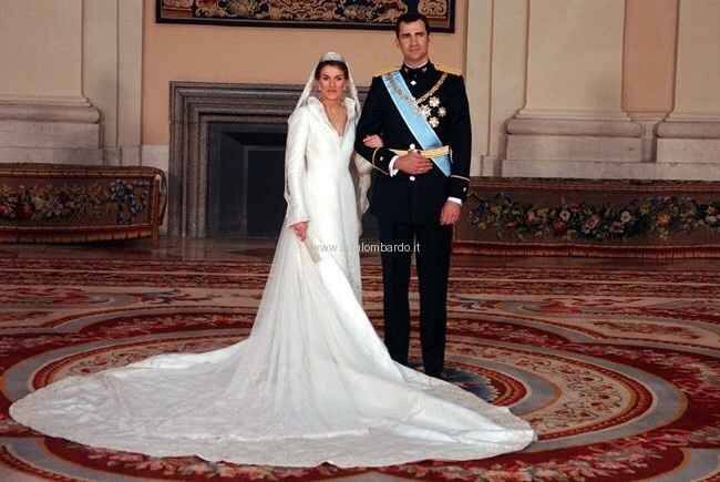 Abiti da sposa con strascico lungo - 9