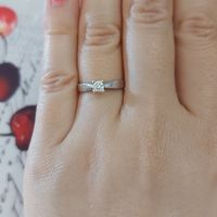 E ora mostraci una foto del tuo anello di fidanzamento! - 1