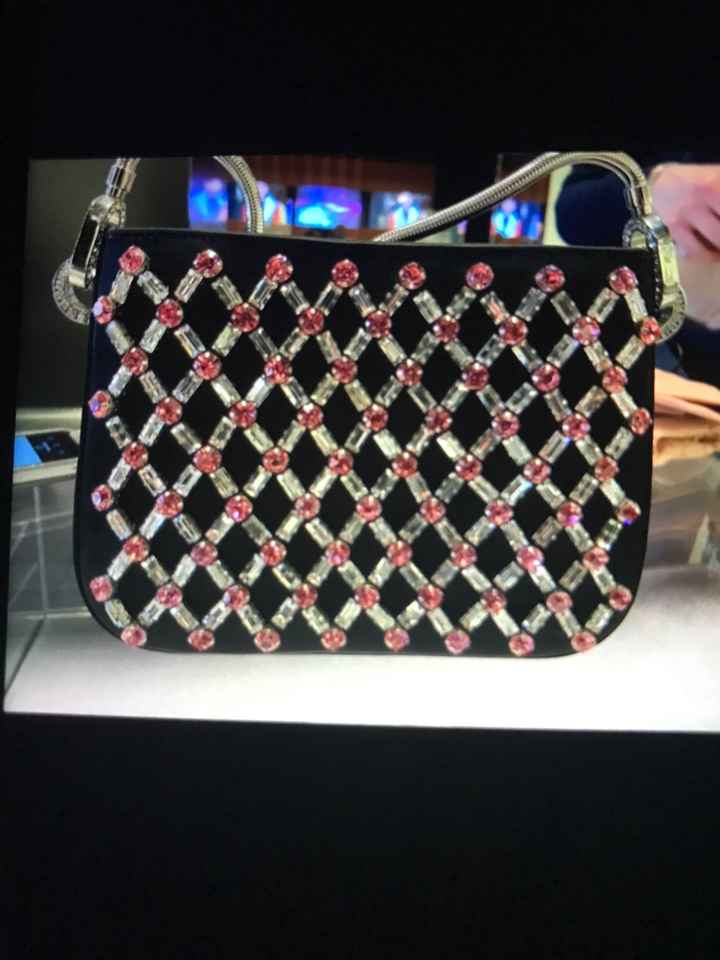 Clutch si, o clutch no? Rockstud rosse si, o rockstud rosse no? - 1