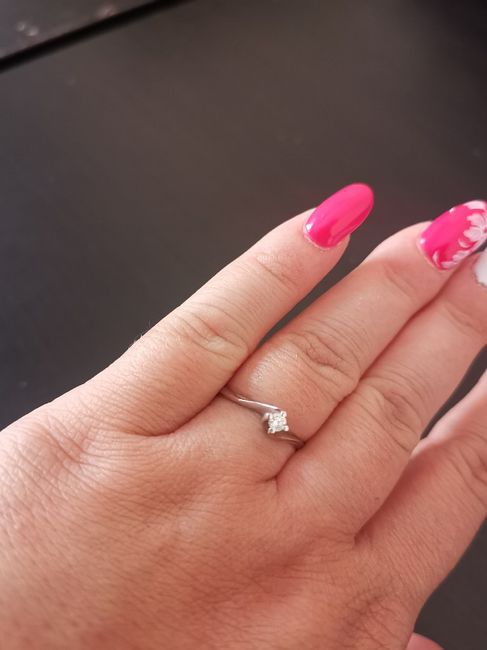 E ora mostraci una foto del tuo anello di fidanzamento! - 1