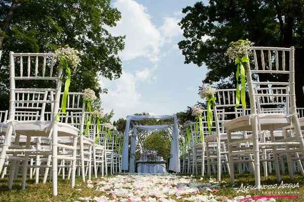 Allestimento per la cerimonia civile in giardino, sondaggio. - 2