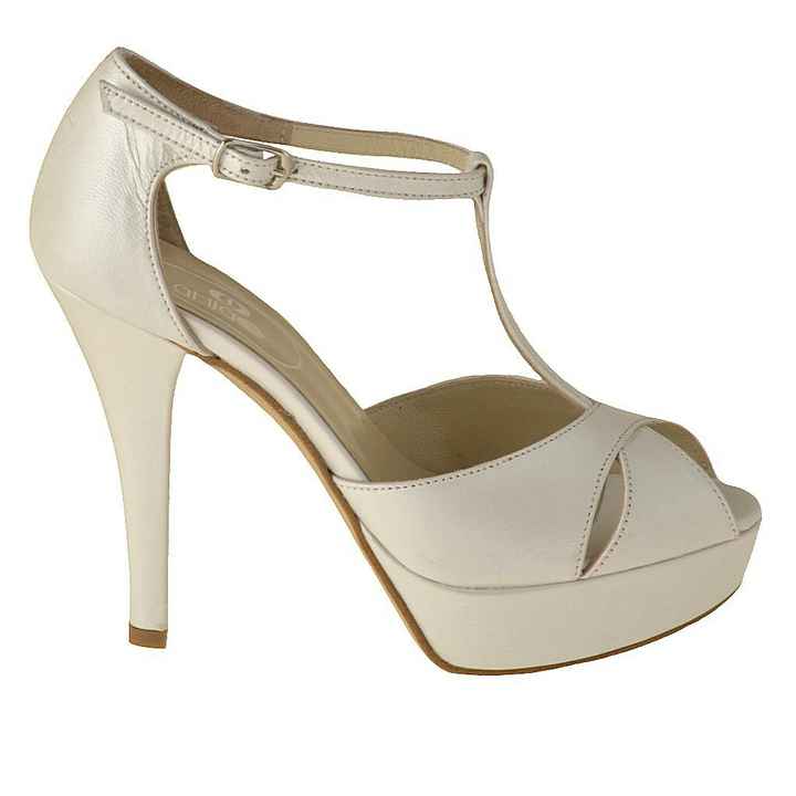  Mi aiutate con le scarpe? - 1