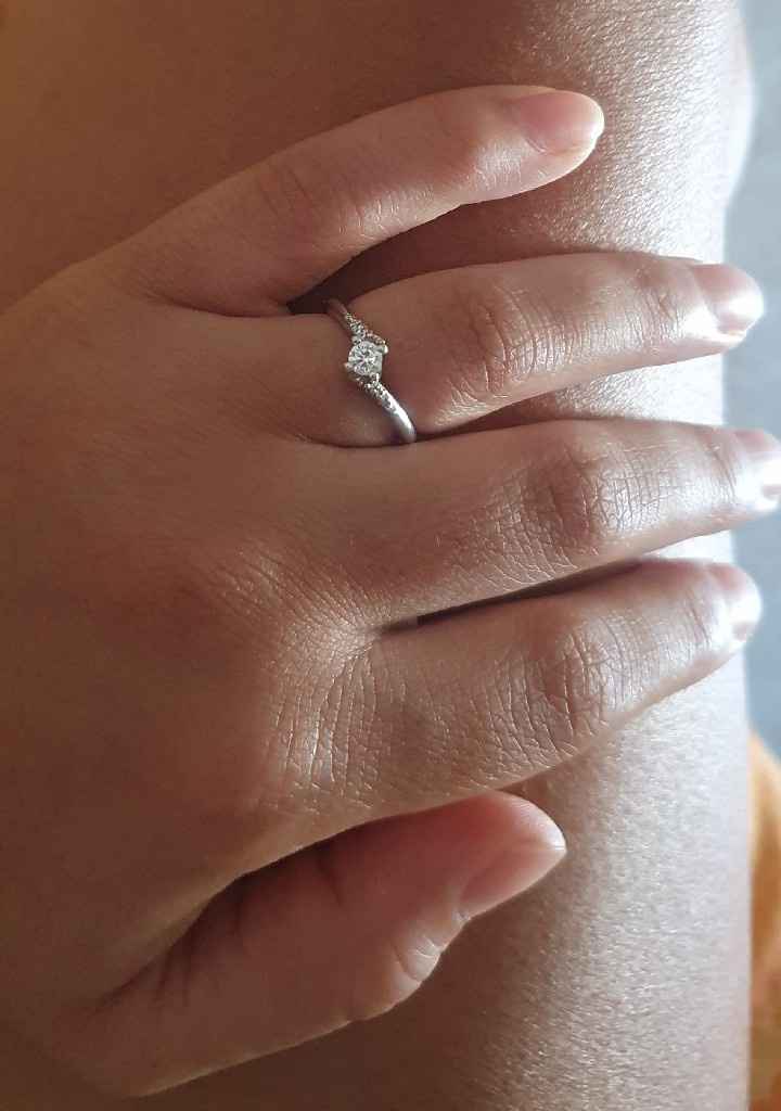 E ora mostraci una foto del tuo anello di fidanzamento! - 1