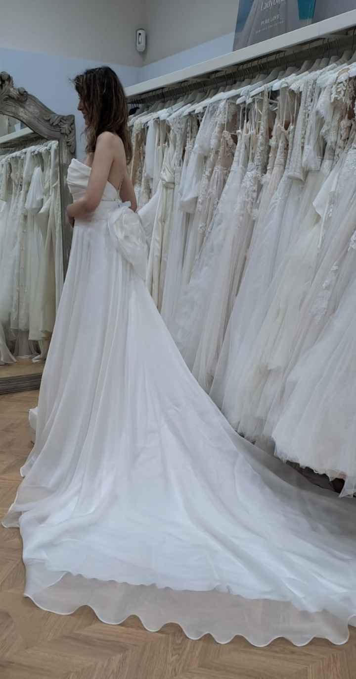 Moda sposa 2025, abito liscio: quale? - 1