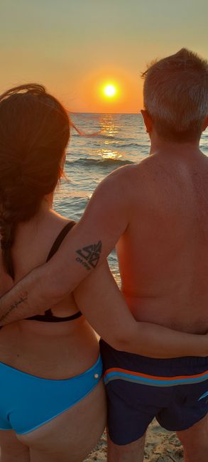 Postate una foto di voi due 👇 - 1