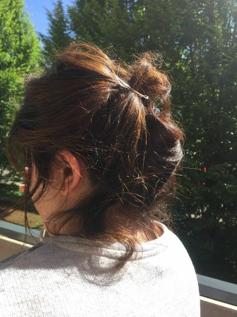 Raccolto con i capelli corti... - 1