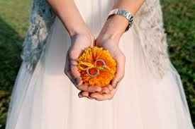 Pom pom wedding band holder