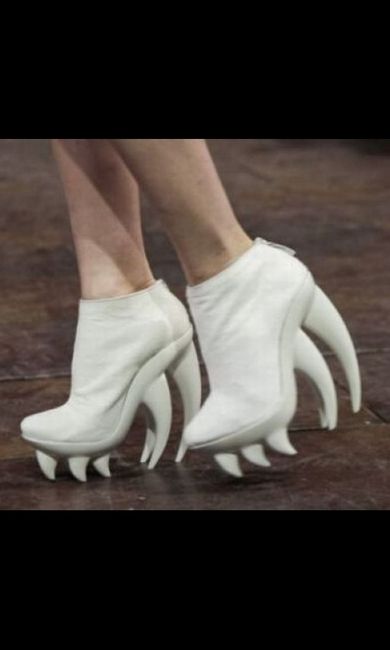 Terapia anti-stress matrimonio.com: le scarpe sposa più orribili della storia!! - 12
