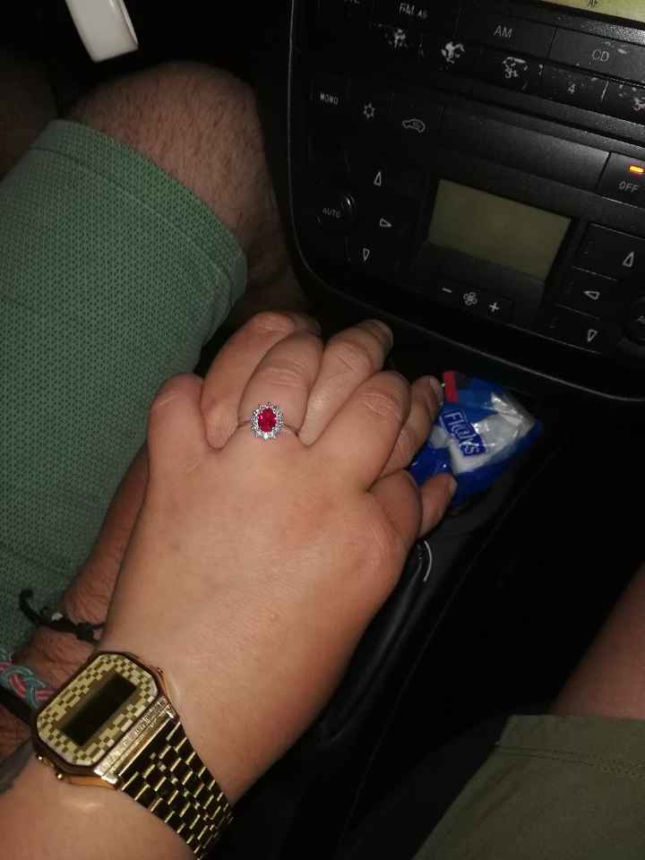 E ora mostraci una foto del tuo anello di fidanzamento! - 1