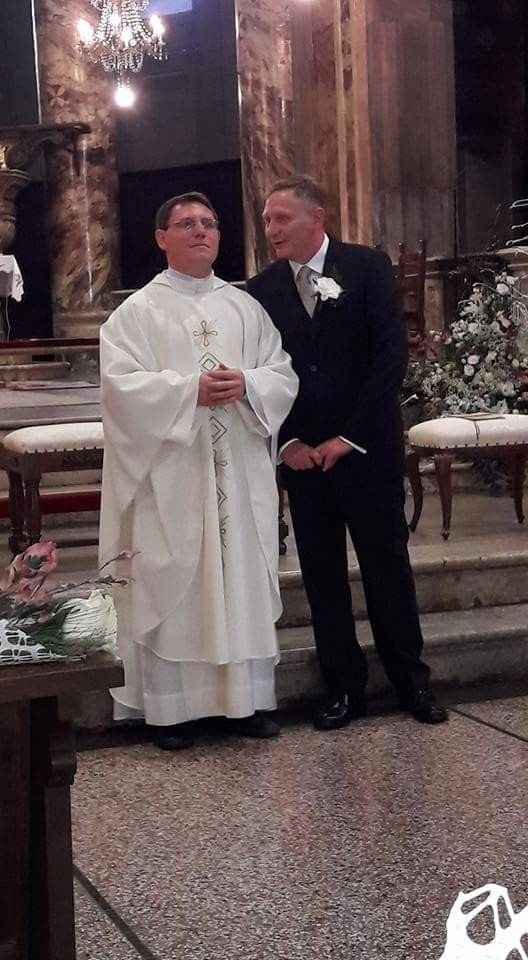 Lo sposo confabula con il fratellino Don