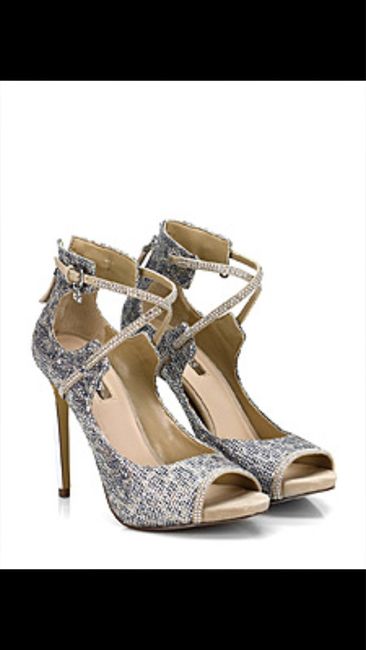 Scarpe comode o tacchi super altissimi? - 1