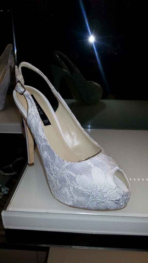 Mi fate vedere le vostre scarpe? - 2