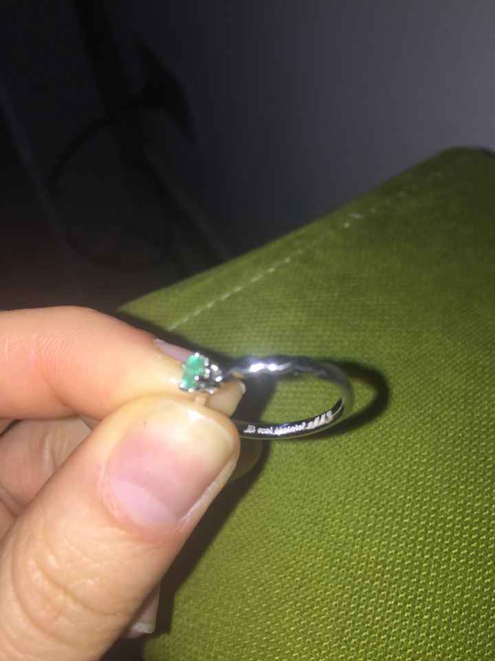 E ora mostraci una foto del tuo anello di fidanzamento! - 1