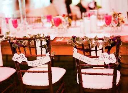 decorazioni per le sedie al ricevimento di nozze 