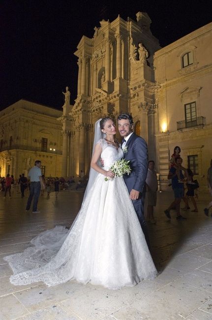 Gli sposi davanti al Duomo di Siracusa