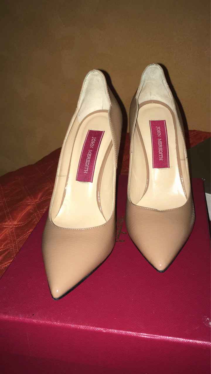  Scarpe colorate o bianche? - 1