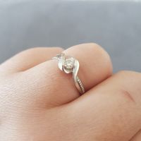 E ora mostraci una foto del tuo anello di fidanzamento! - 1