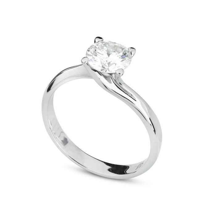 E ora mostraci una foto del tuo anello di fidanzamento! - 1