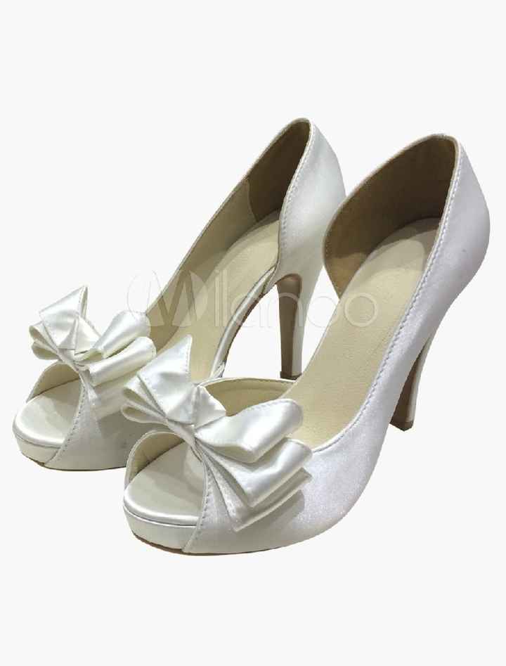 Mi fate vedere le vostre scarpe? - 1