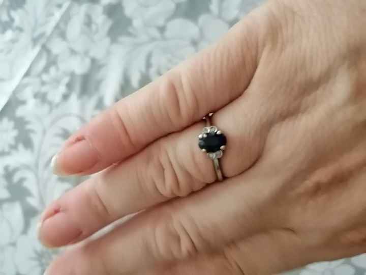 E ora mostraci una foto del tuo anello di fidanzamento! - 1