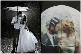 Sposi sotto la pioggia