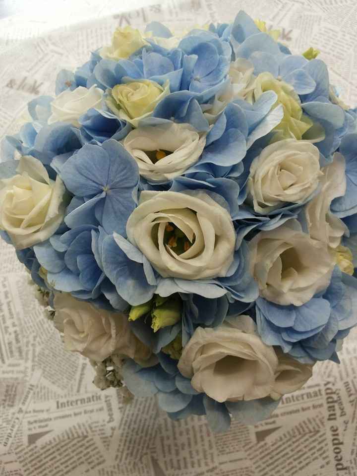 Bouquet con ortensie azzurre