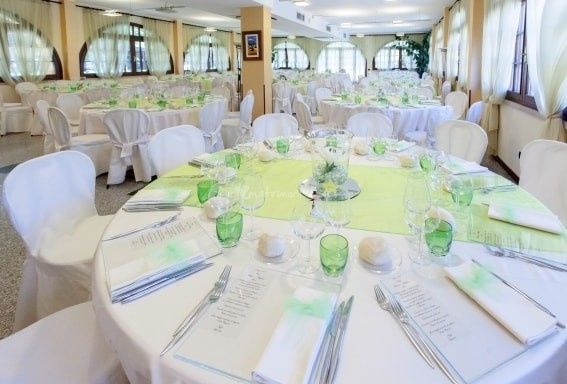 Allestimento tavolo 1