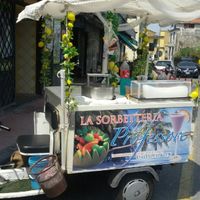 Carretto granite fuori chiesa a sorrento - 4