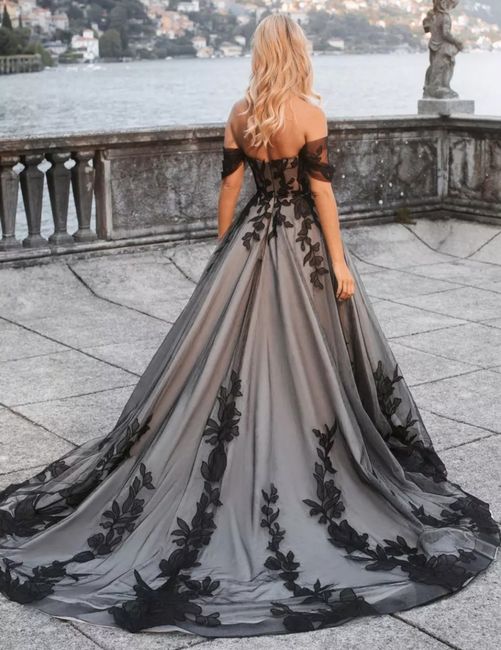 Abito con un pizzico di nero - 1