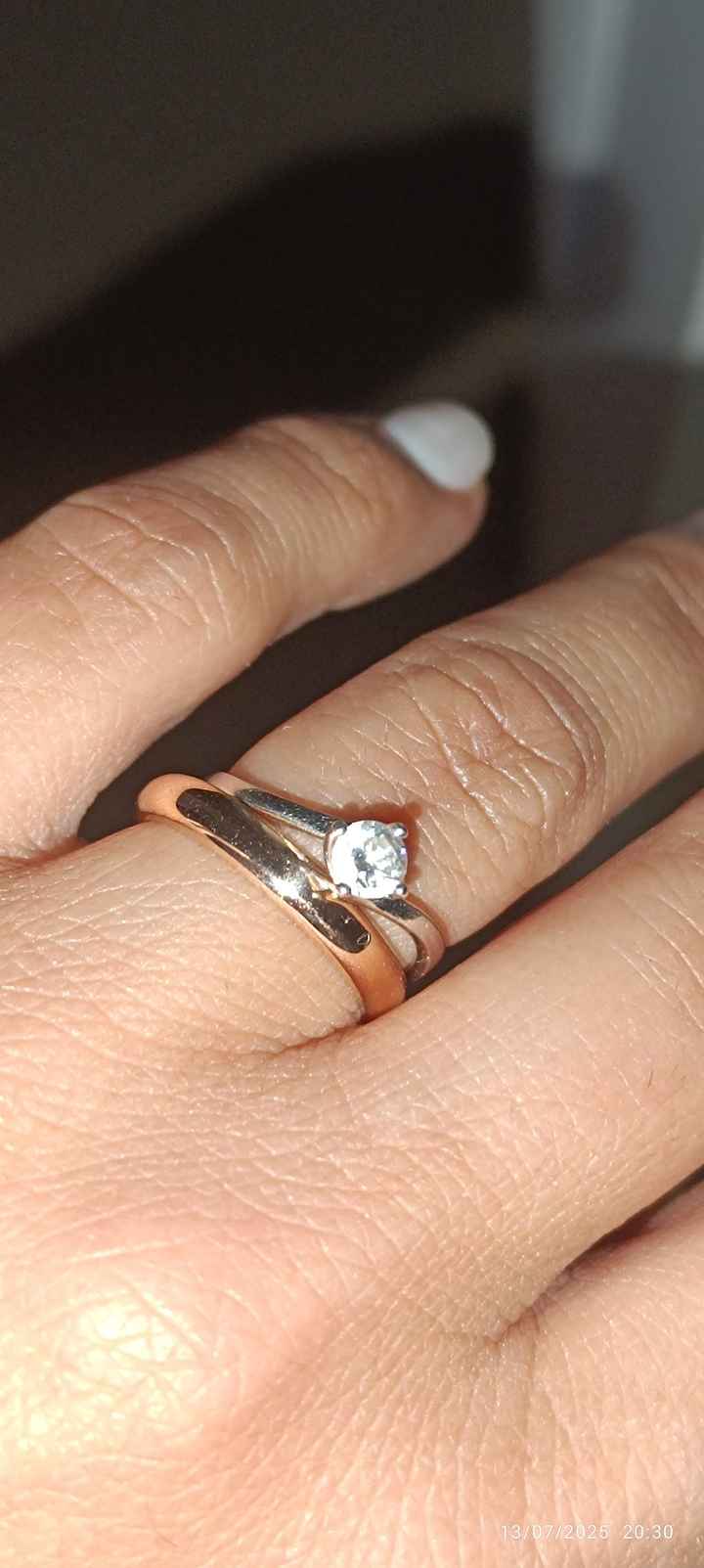 Fede abbinata all'anello di fidanzamento - 1