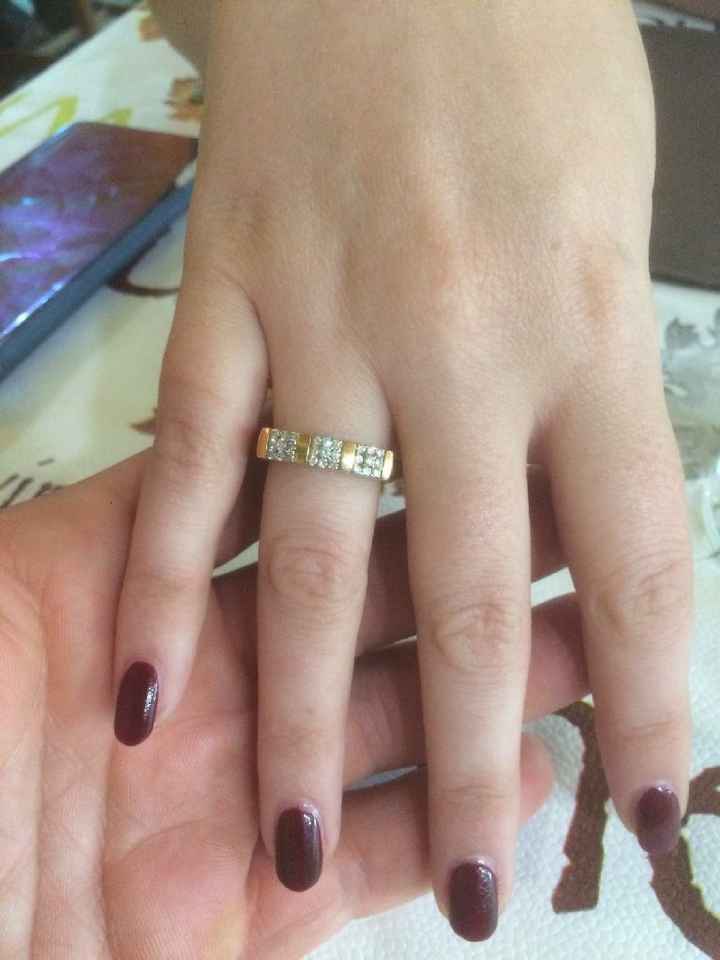 E ora mostraci una foto del tuo anello di fidanzamento! - 1