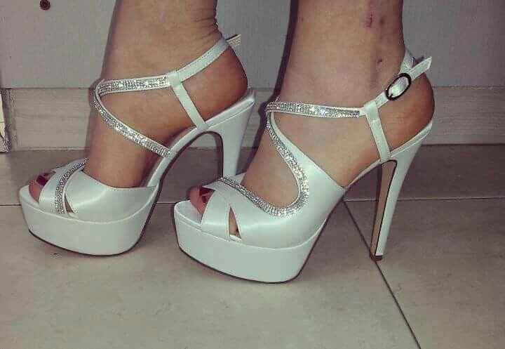 Confusione scarpe... - 1