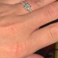 E ora mostraci una foto del tuo anello di fidanzamento! - 1