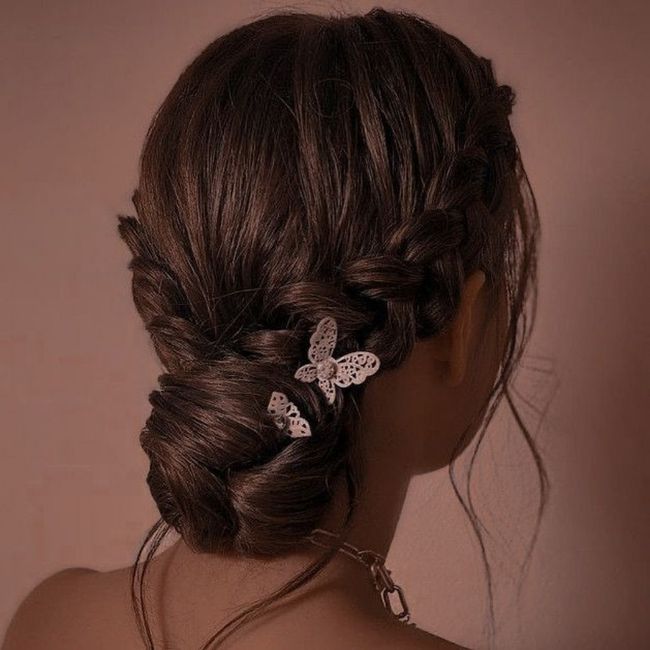 Acconciatura capelli ricci corti 7