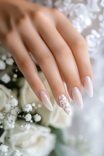Idee per manicure da sposa? Elegante ma non esagerata 💅💍 16