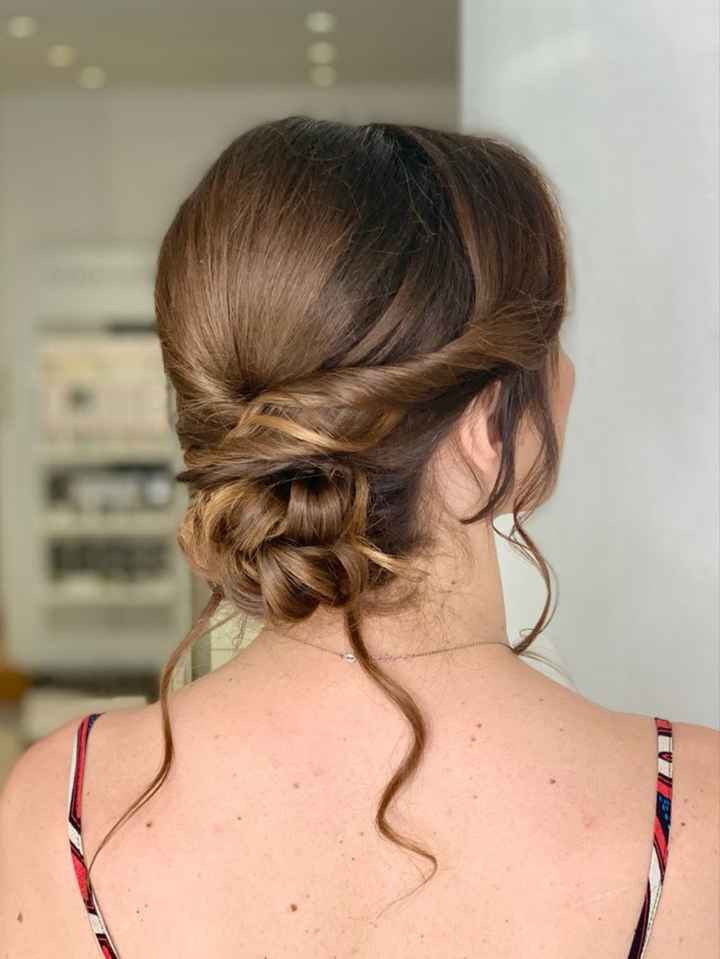 Acconciatura sposa: chignon classico o acconciatura alternativa? - 1