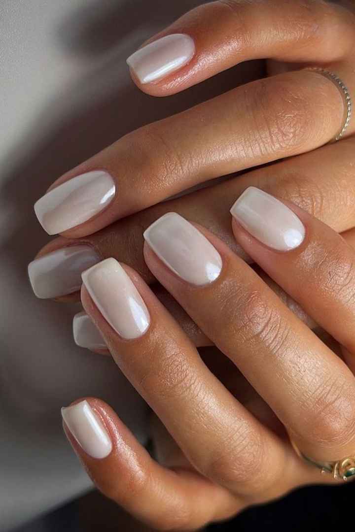 Idee per manicure da sposa? Elegante ma non esagerata 💅💍 - 3
