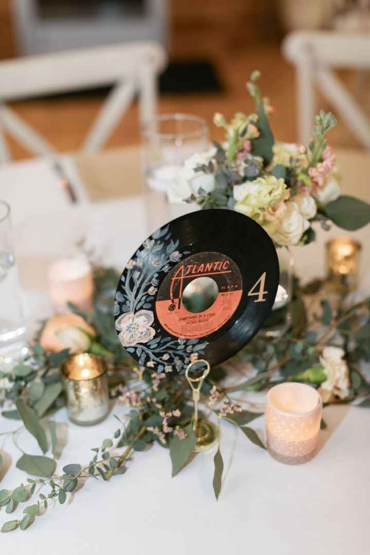 Centrotavola e tableau con vinili - 3