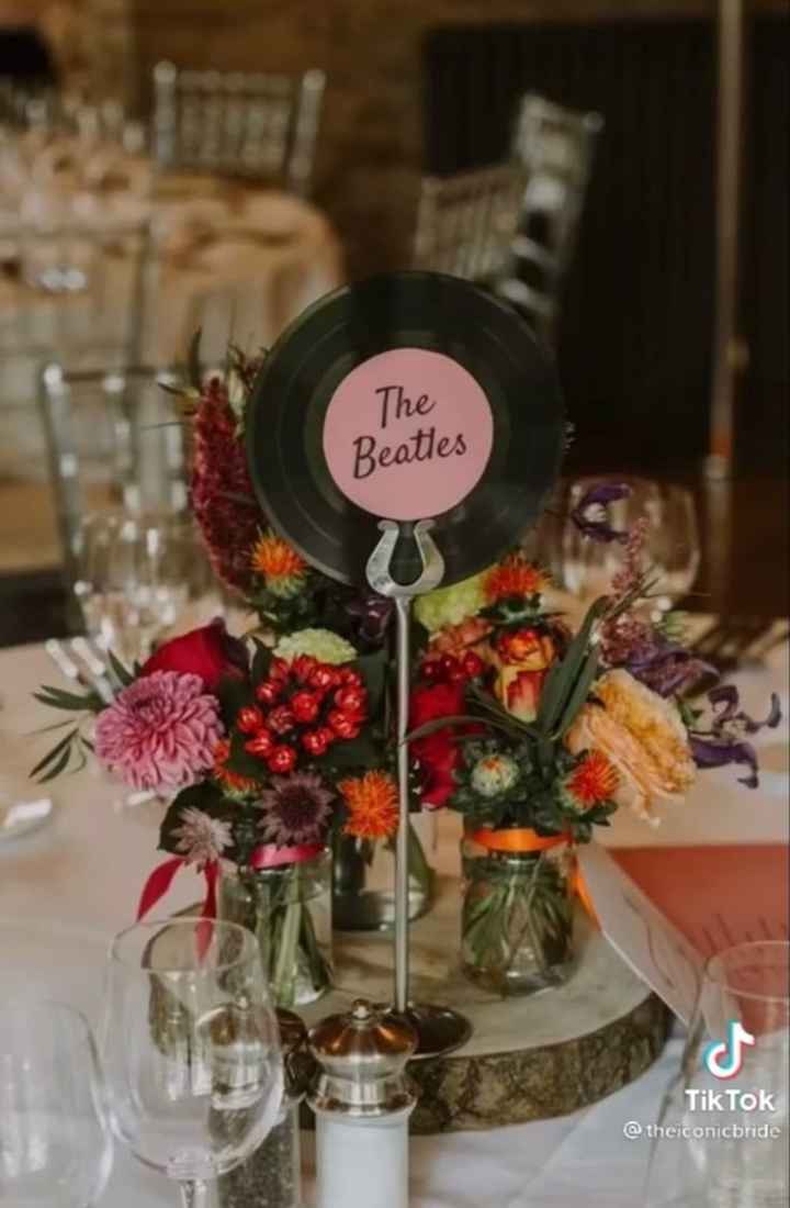 Centrotavola e tableau con vinili - 8