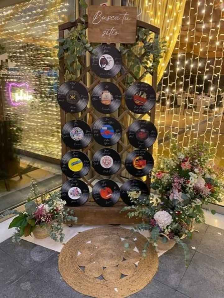 Centrotavola e tableau con vinili - 15