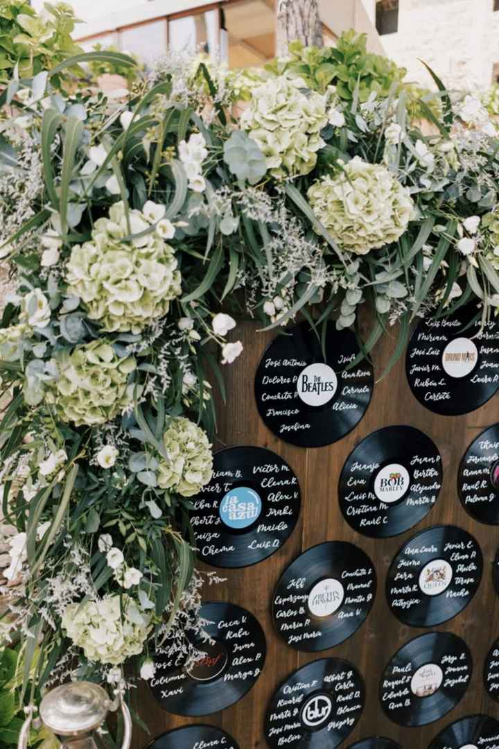 Centrotavola e tableau con vinili - 16