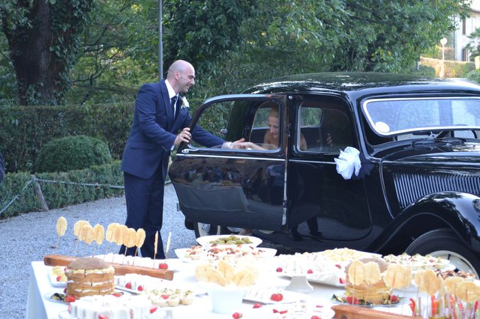 discesa sposa dalla macchina