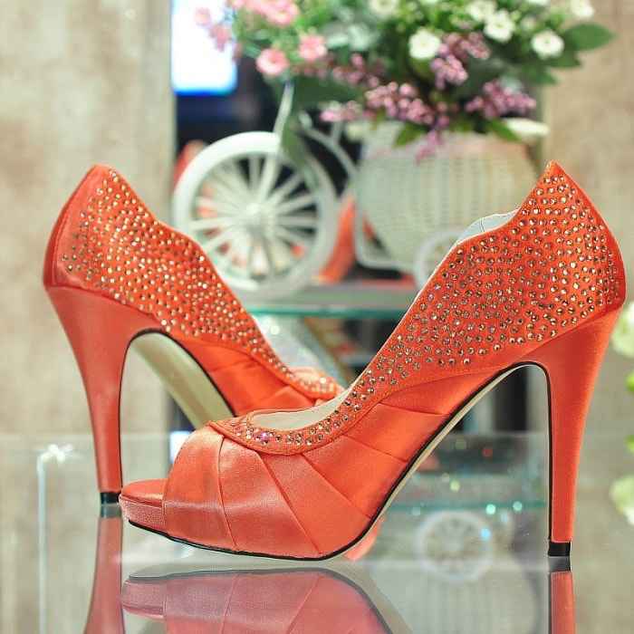  e se volessi le scarpe bordeaux? - 1