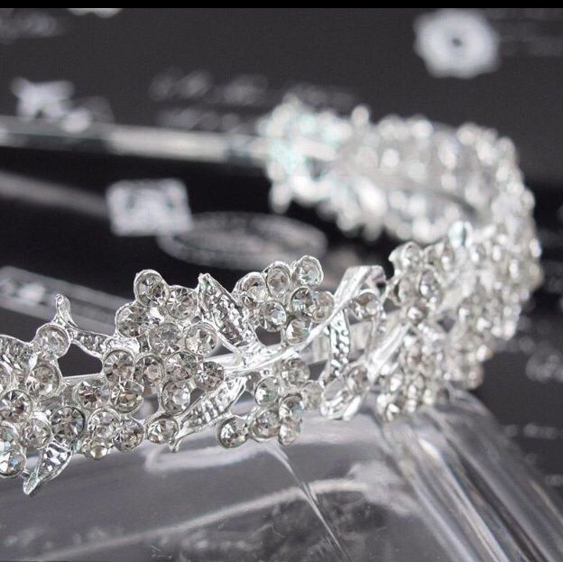 Consiglio tiara con questa acconciatura - 2