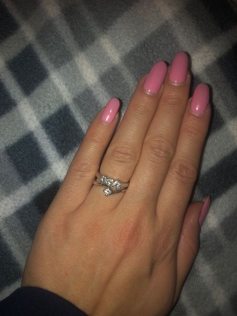 Avete ricevuto l'anello per la proposta di matrimonio?io sì più di uno😅 è per me sono stupendi. Ovviamente i più belli sono stati i miei bimbi e a seg 1
